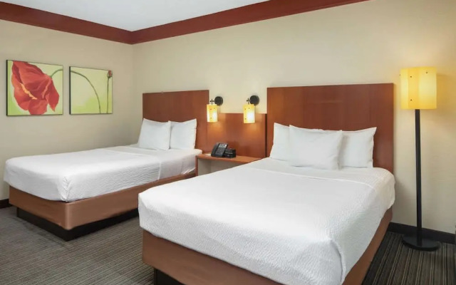 La Quinta Inn & Suites by Wyndham Atlanta Ballpark/Galleria