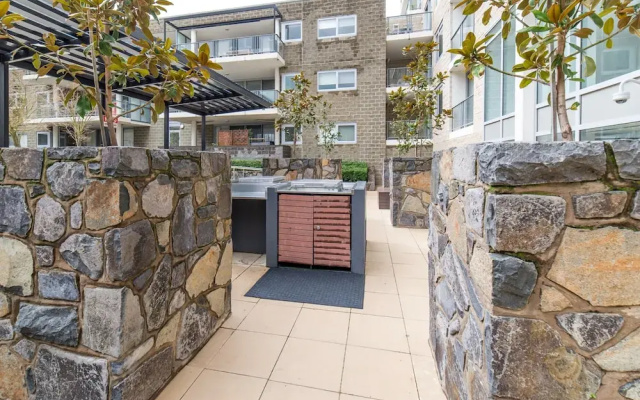 Central 1-bed With Parking, BBQ