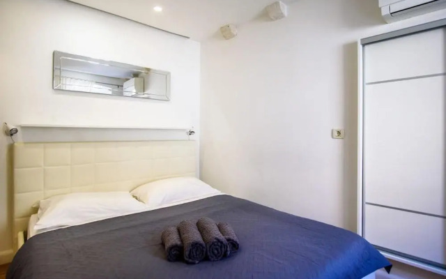 Luan Old Town Apartment by Duhomes