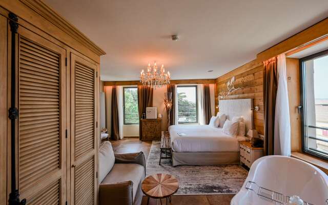 Le Hameau des Pesquiers Ecolodge, Curio Collection by Hilton