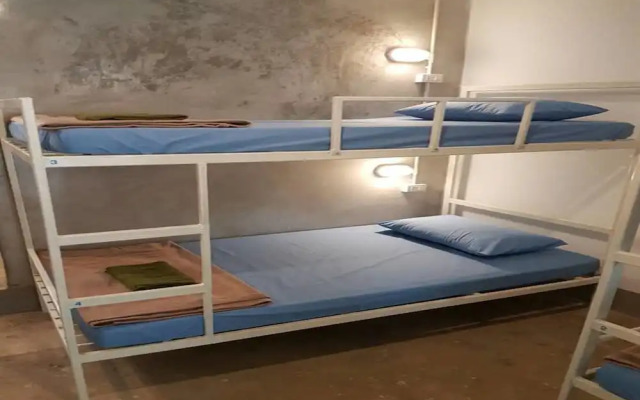 Shut Eye Party Hostel - Adults Only