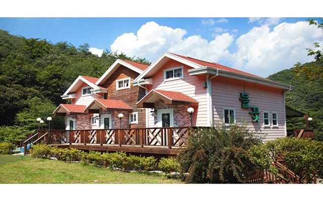 Yangsan Chickweed & Flower Pension