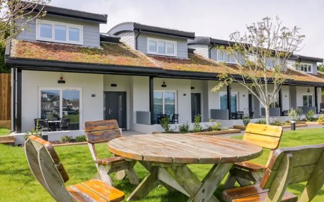 31 Garden Villas
