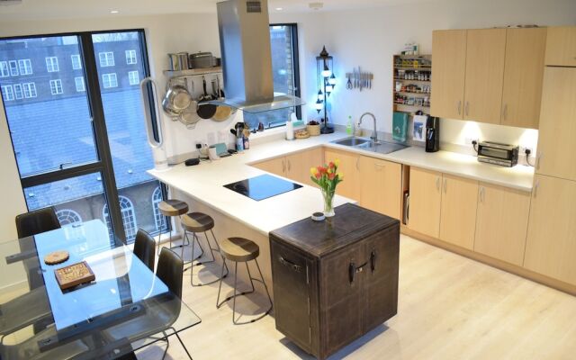 Spacious Greenwich Flat