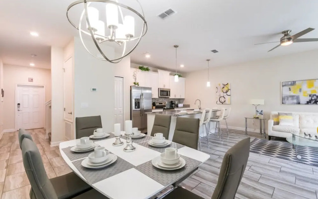 Juliet Circle Circle Villa Story Lake