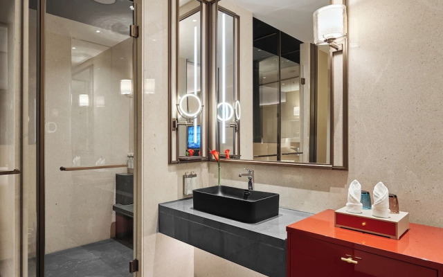 HUALUXE Shenzhen Bao'an by IHG