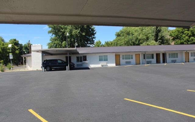 Oregon Trail Inn & Suites