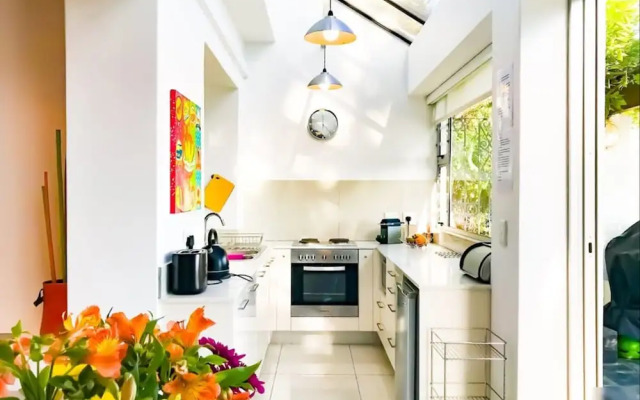 121 Ocean View Drive Studio Apartment