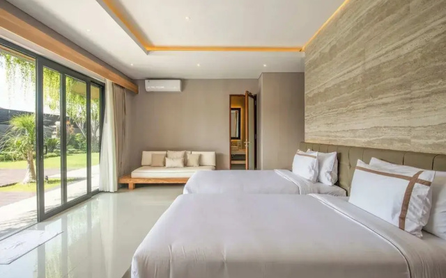 Stylish 5BR Private Villa, Central Seminyak