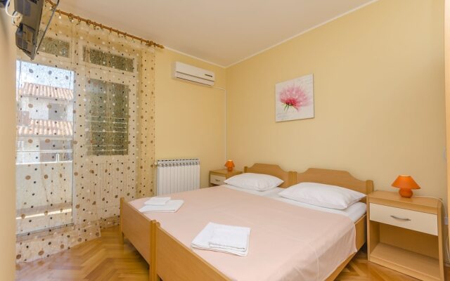 Rooms Summer Chill