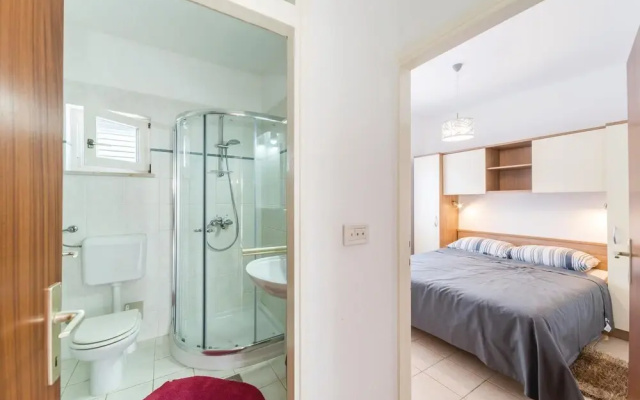 Stunning Home in Veli Rat With Wifi and 2 Bedrooms