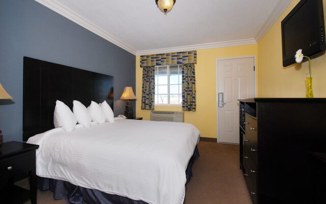 Solaire Inn & Suites