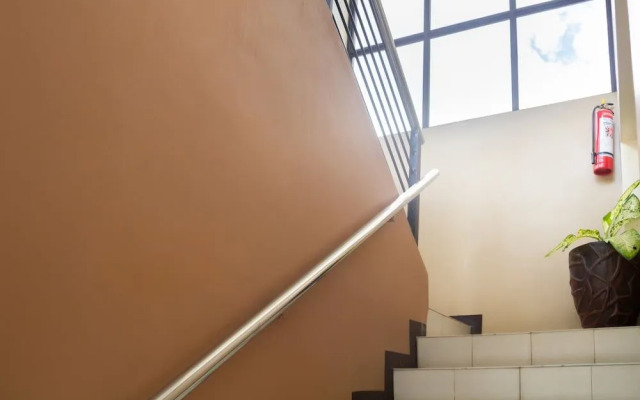 OYO 153 Monclaire Suites