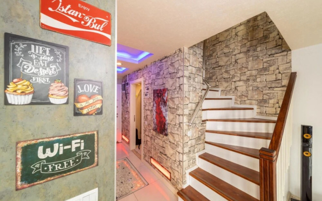 Stylish Duplex With Garden and Gazebo in Muratpasa