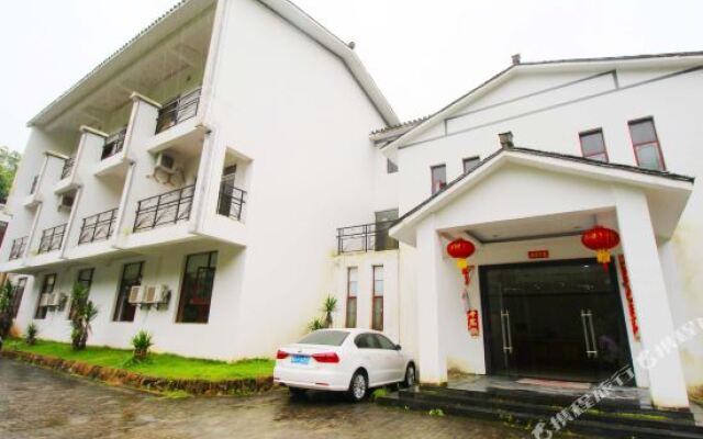 Yaoli Wolongtan Hotel