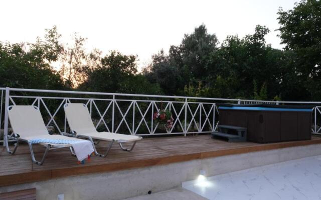 Luxury Fani House Next to Harbor area with Jacuzzi