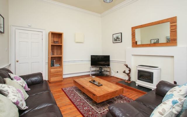 3 Bedroom Flat In Edinburgh City Centre