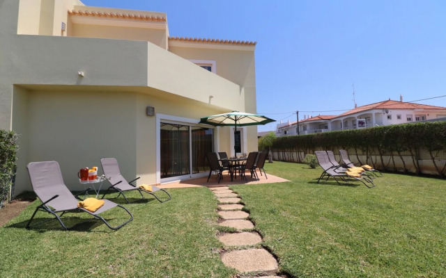 3-bed Townhouse With Pool in Albufeira Balaia