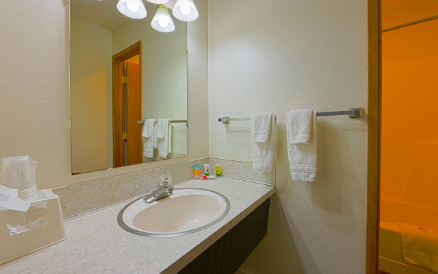 Coastal Inn by OYO Lincoln City - Oregon Coast Hwy