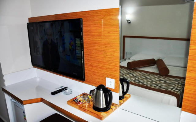 Travelodge by Wyndham Manhasset