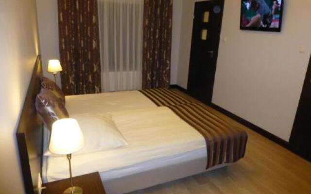 Figaro - Hotel I Restauracja