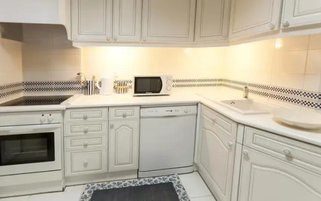 Luxury Golf, Beach & Yachting Flat