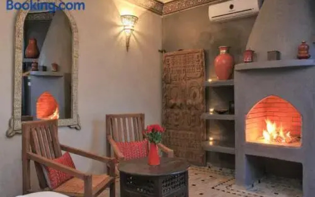 Riad Mur Akush
