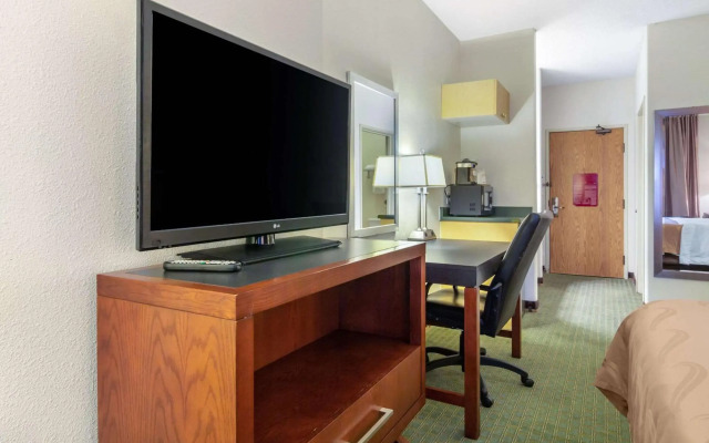 Quality Inn & Suites Lakewood - Denver Southwest