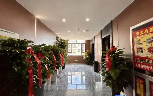 Yicheng Yining Hotel (Wanrong Plaza, Yining Development Zone)