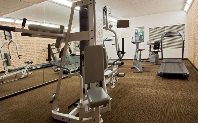 La Quinta Inn & Suites by Wyndham USF (Near Busch Gardens)