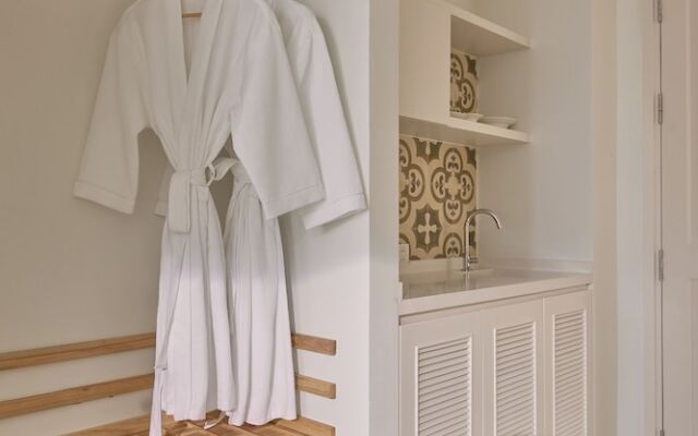 Moodhoian Riverside Resort & Spa