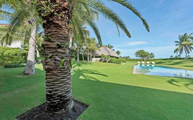 Magnificent 5BR Modern Tropical Villa With Pool