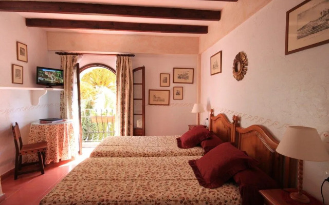 Petit Hotel Restaurante Ses Rotges - Adults Only