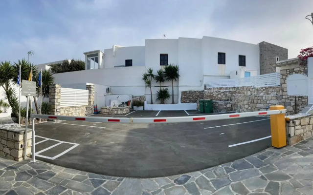 Zoumis Residence