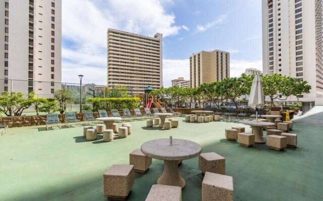 Waikiki Banyan W/ocean Views Free Parking