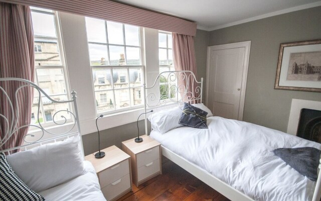 Spacious 5 Bed Ideally Located in the Heart of Historic Bath City Cent