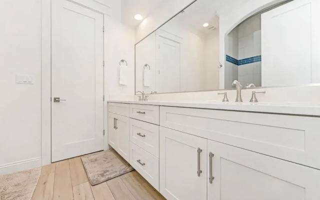 Villa Lago 1945 - 4BR 4b.5a -