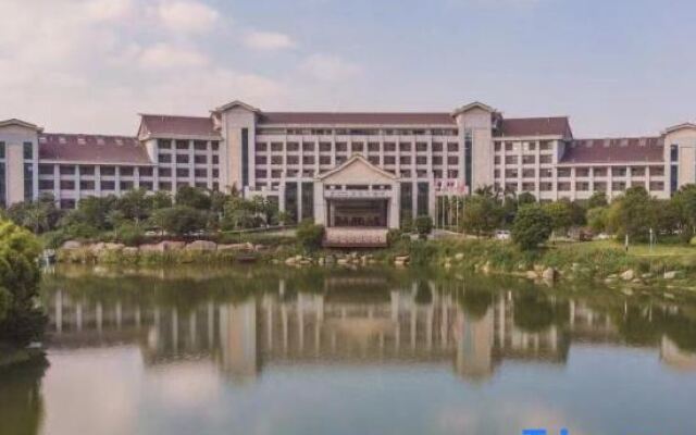 Zhangzhou Longjia Hotel