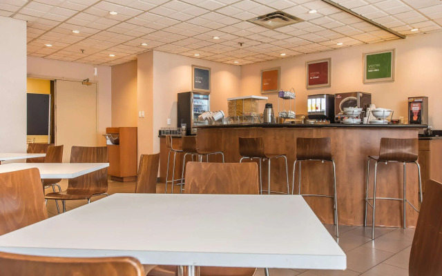 Comfort Suites Downtown