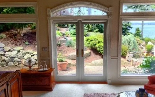 Sea Mist Waterfront Inn