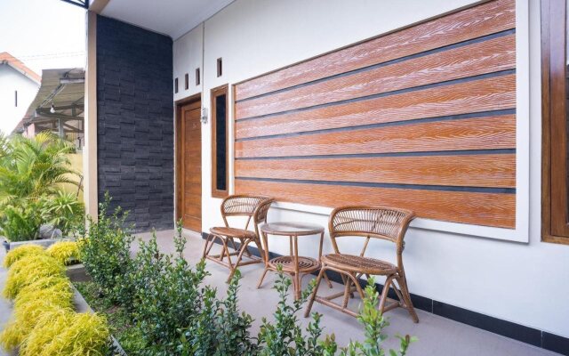 Super OYO 1226 Al Abror Homestay