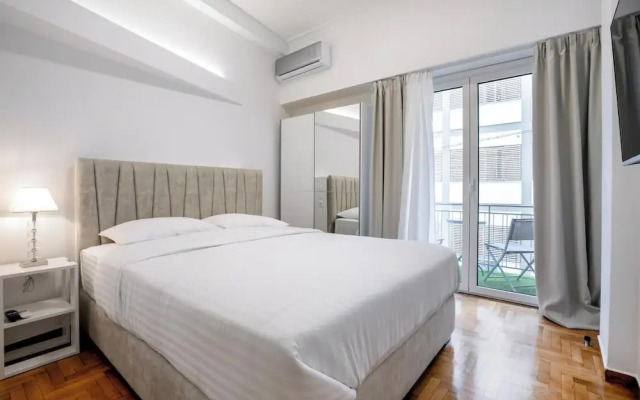 Acropolis Museum Apartment by A&A