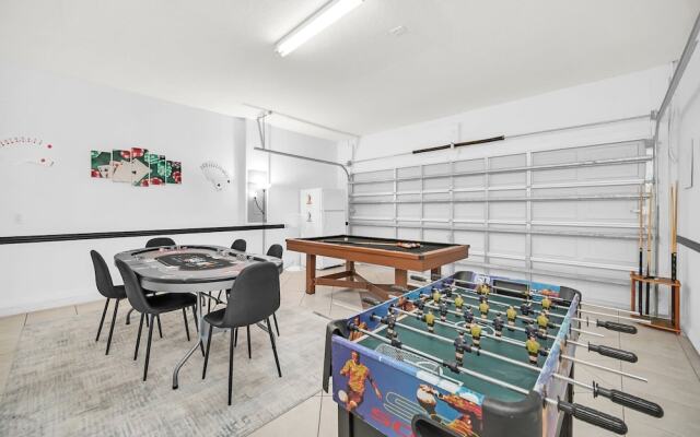 Lake View Getaway: Pool, Game Room, Theming!