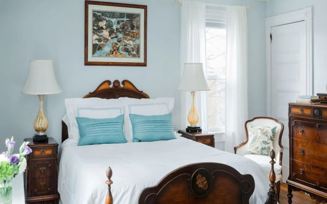 East Bay Bed & Breakfast