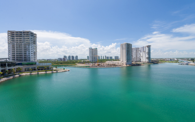 Renaissance Cancun Resort & Marina