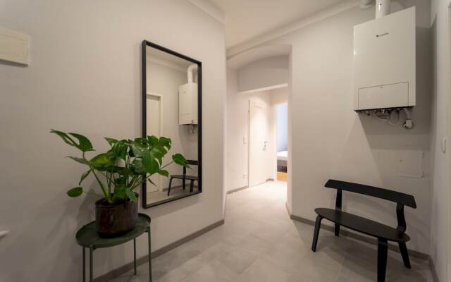 Cozy and Quiet Apartment in Beautiful Neighborhood