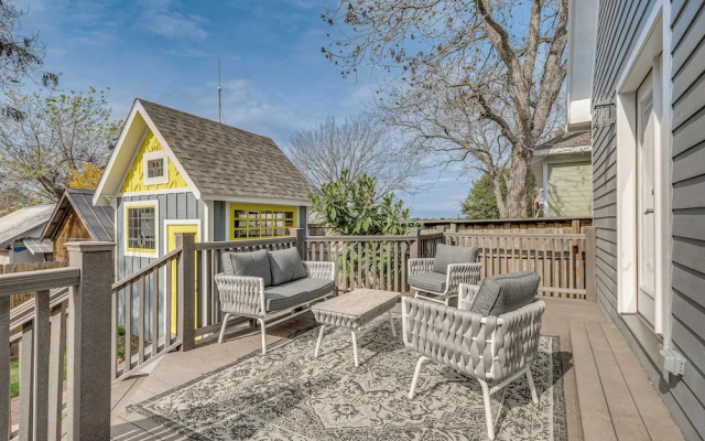 Brenham Rental w/ Deck & Yard < 1 Mi to Downtown!