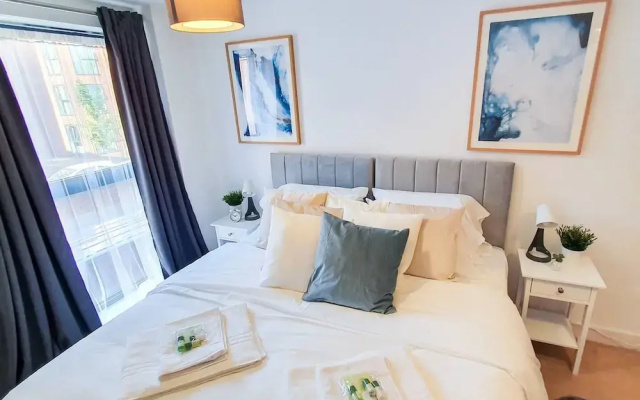 Lovely Flat in Kiln Close With Free Parking