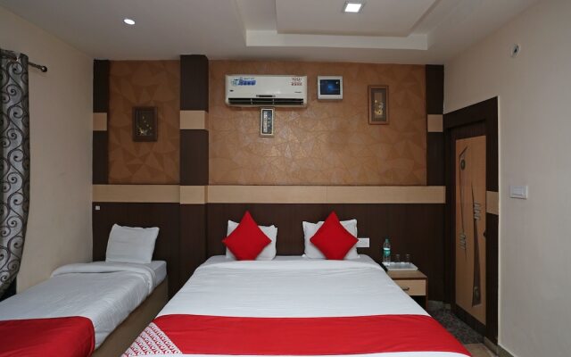 OYO Flagship 12177 Hotel Crystal Inn