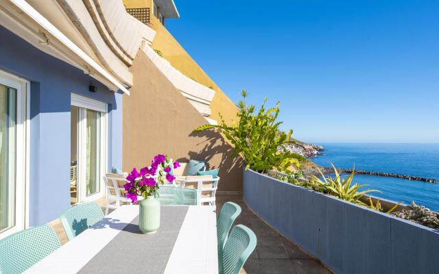 Beach apartment with terrace and private parking